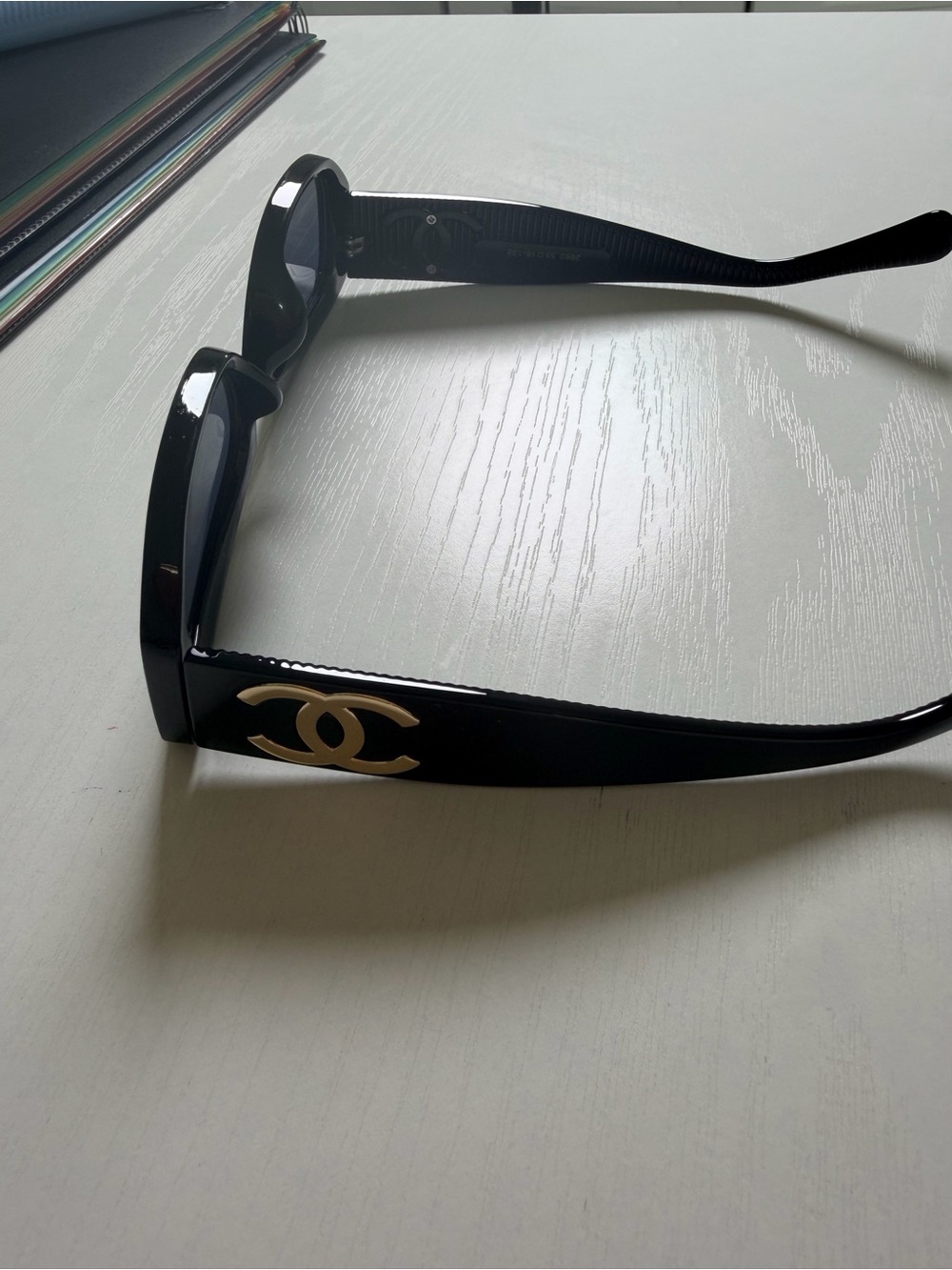 Inspired Cat-Eye Sunglasses with CC Style Logo – Glossy Black Frame - Picture 3 of 3